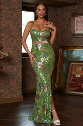 Vestido de noche de fiesta con abertura lateral y estampado burdeos